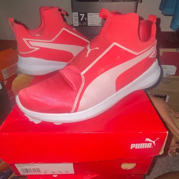 Puma tennis shoes - Picture 3 of 4